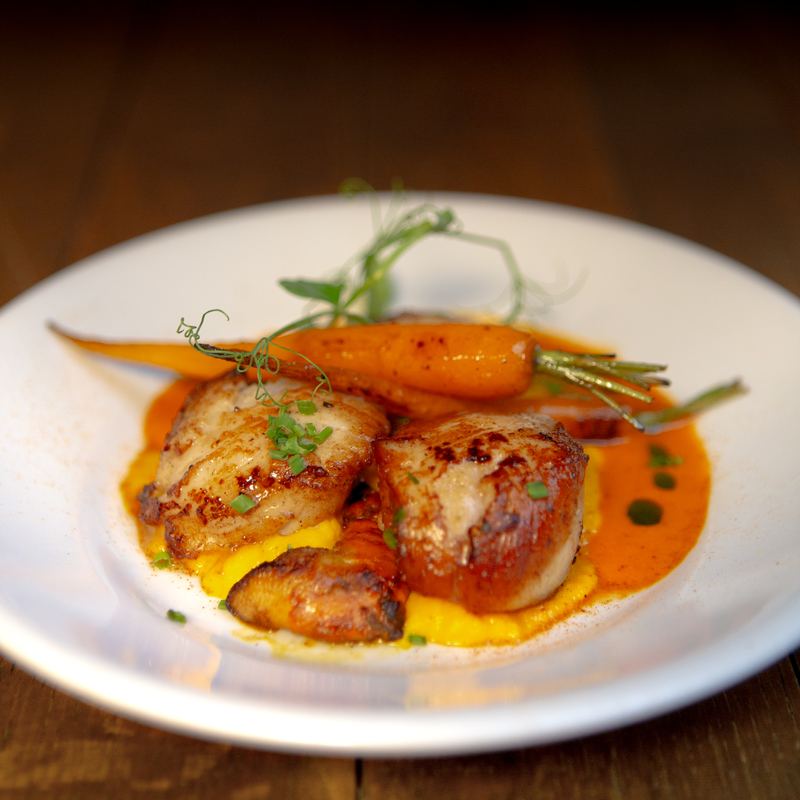 Seared scallops with glazed baby carrots